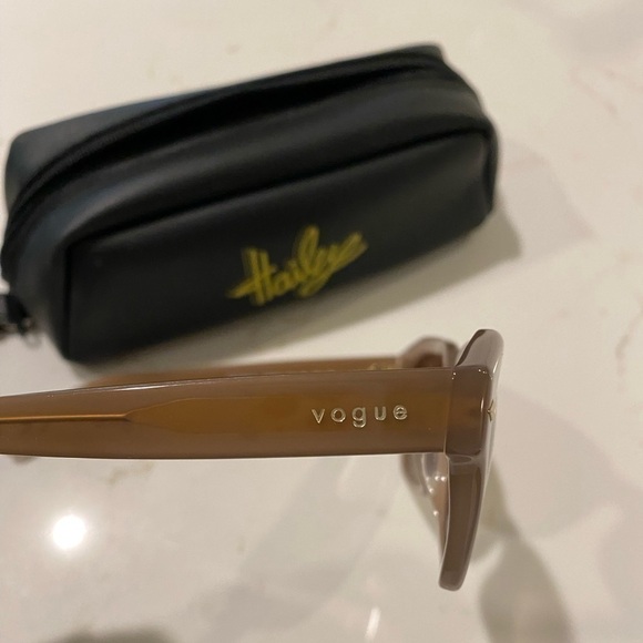 Vogue x Hailey Bieber Square Sunglasses in Light Brown - Picture 7 of 7